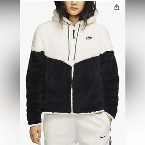 Nike Sportswear Women's Winter Windrunner Sherpa Jacket XL